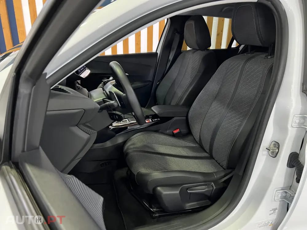 Peugeot 208 1.2 Hybrid Allure e-DCS6