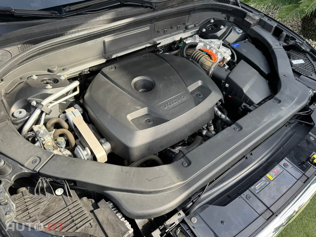 Volvo XC60 2.0 T8 PHEV Momentum Plus AWD