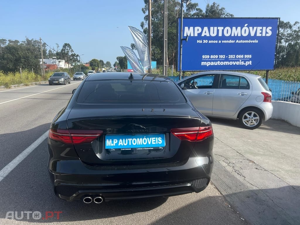 Jaguar XE 2.0 D200 R-Dynamic Black