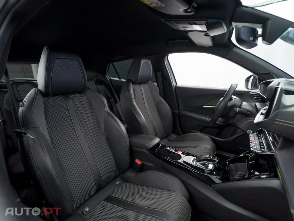 Peugeot E-2008 50 kWh GT