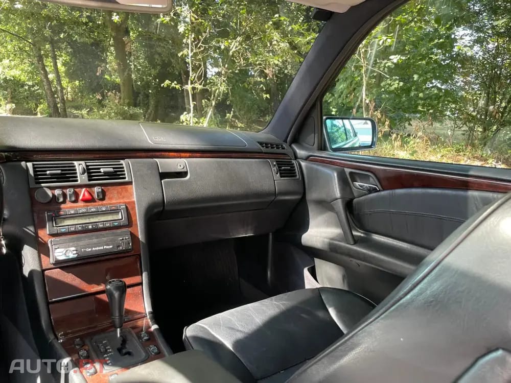 Mercedes-Benz E 300 TD Classic