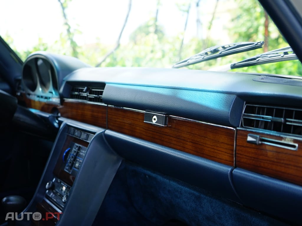 Mercedes-Benz 300 SD