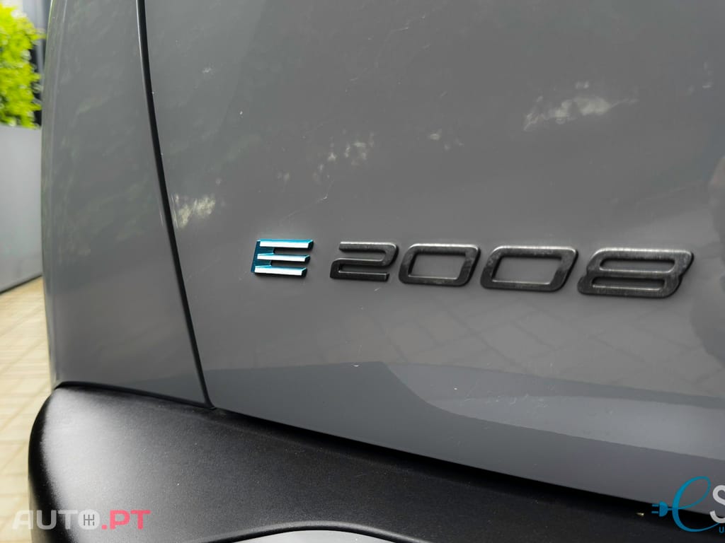 Peugeot E-2008 Active