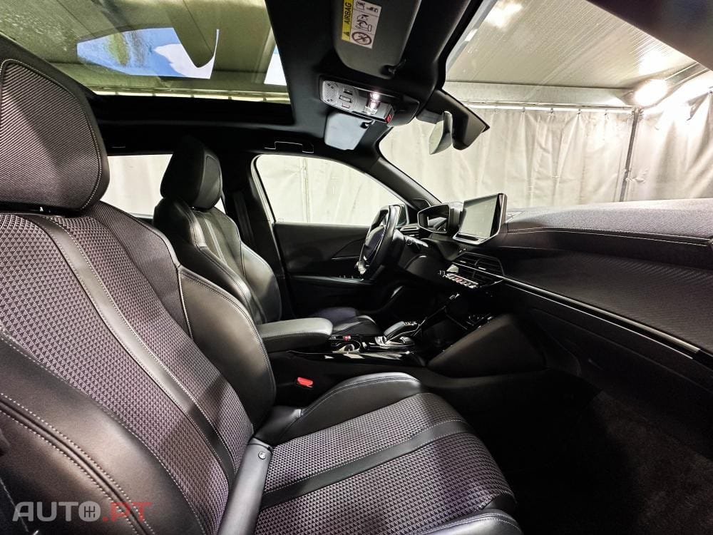 Peugeot E-2008 50 kWh GT Pack