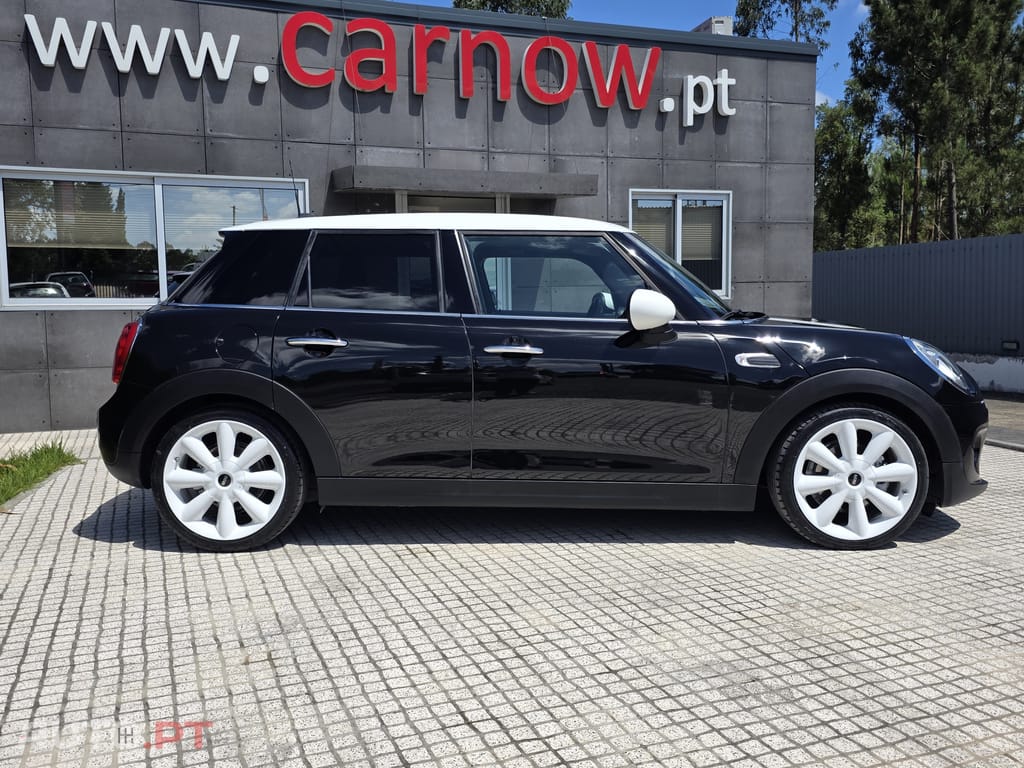 MINI Cooper D AUTO 5 Portas