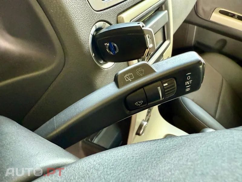 Volvo V50 1.6 D Momentum — fotografia 13