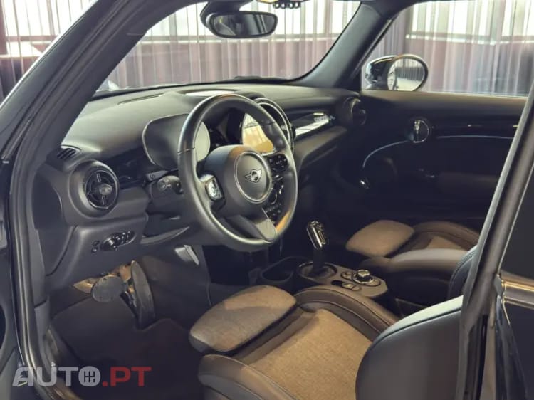 MINI Cooper Cooper SE Camden Edition