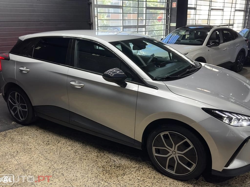 MG MG4 77 kWh Extended Range Luxury