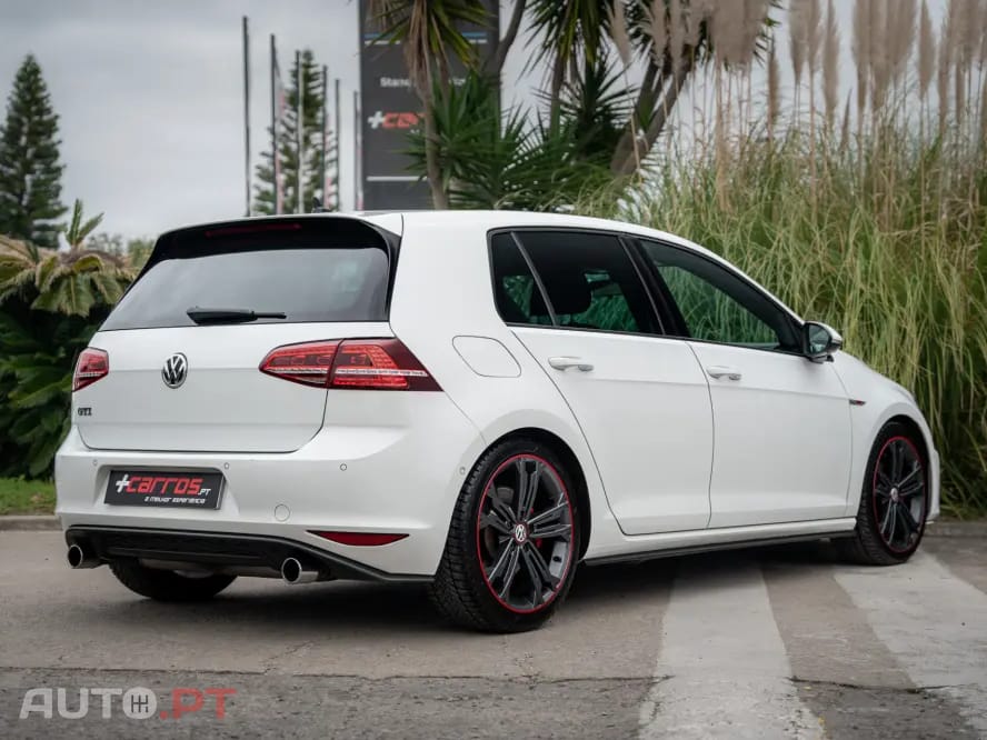 Volkswagen Golf GTI TCR 2.0 TSI OPF DSG