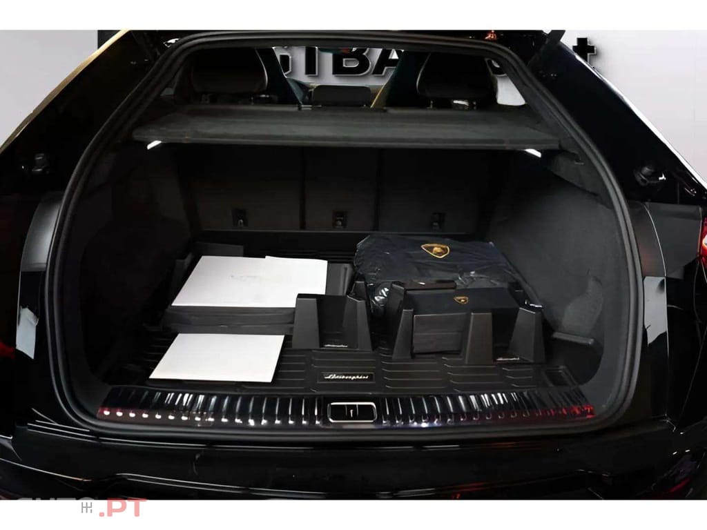 Lamborghini Urus Performante AKRAPOVIC Full Carbon