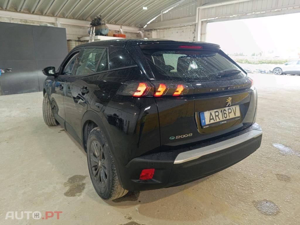 Peugeot E-2008 50 kWh Active Pack