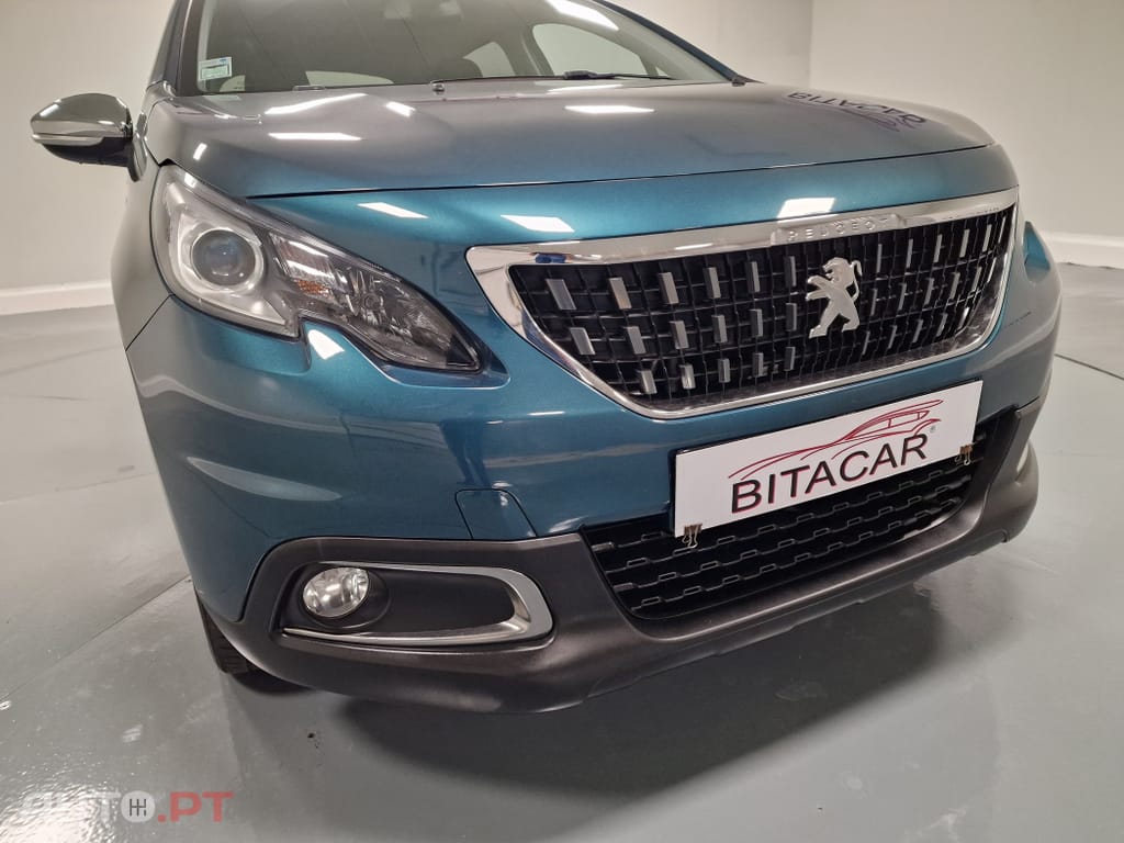 Peugeot 2008 1.2 PURETECH STYLE