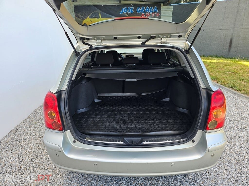 Toyota Avensis 2.0 D-4D Sol