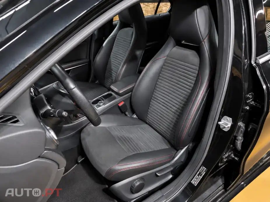 Mercedes-Benz A 180 d AMG Line