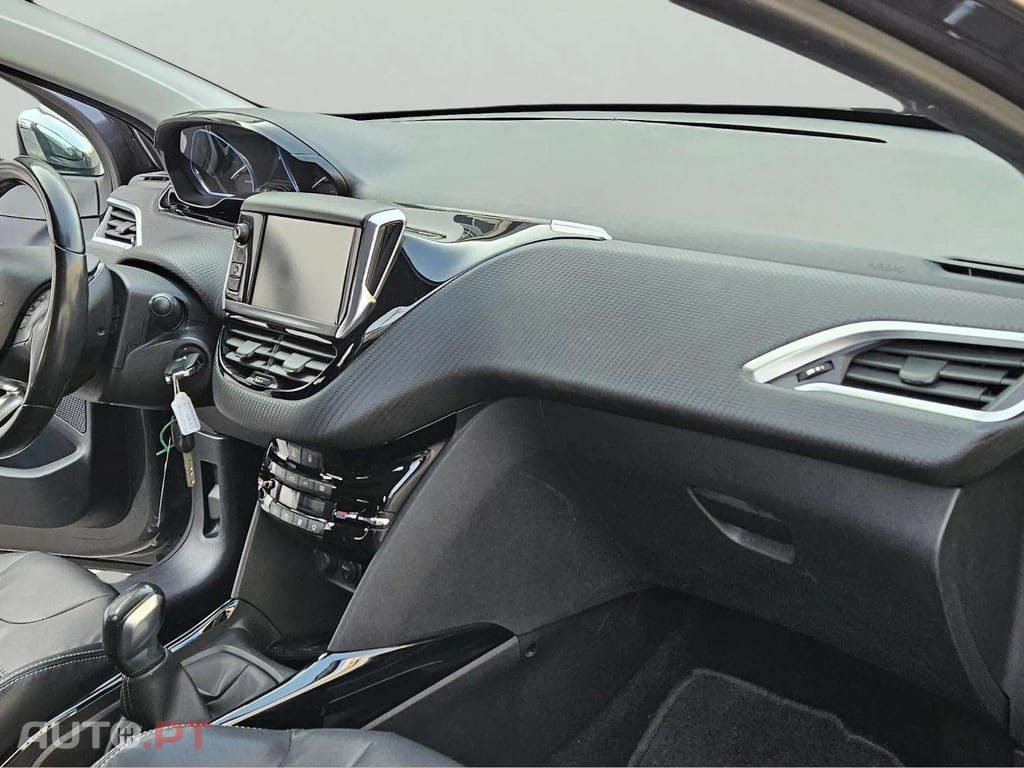 Peugeot 2008 1.2 VTi Allure