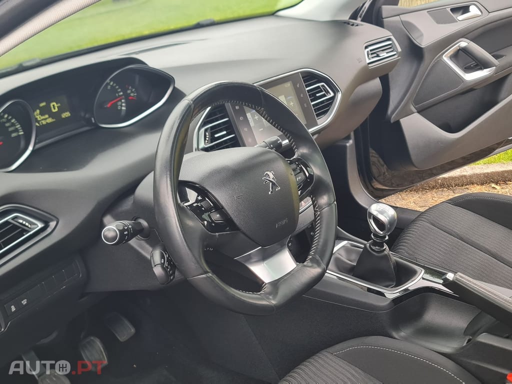 Peugeot 308 1.6 BlueHDi Allure J17