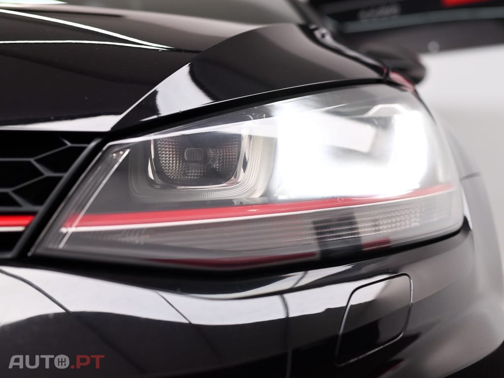 Volkswagen Golf 2.0 TSI GTI DSG