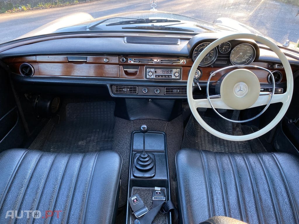 Mercedes-Benz 280 S (RHD)