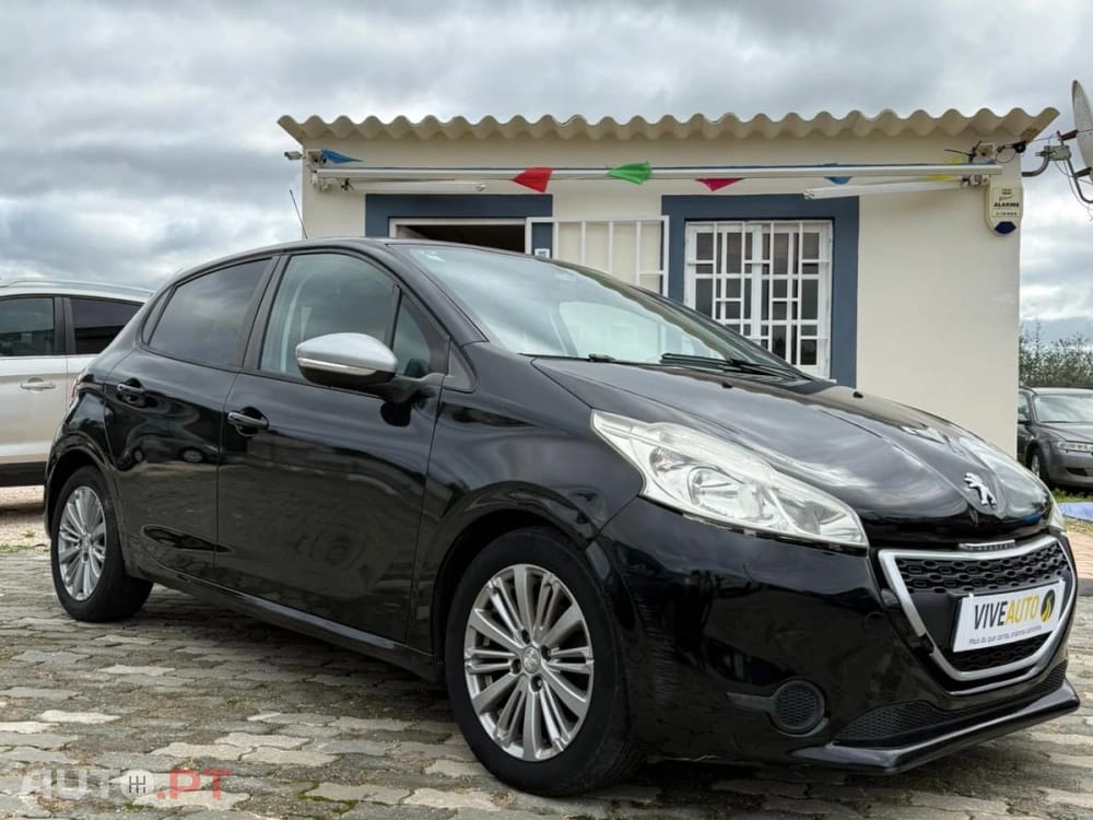 Peugeot 208 Outro