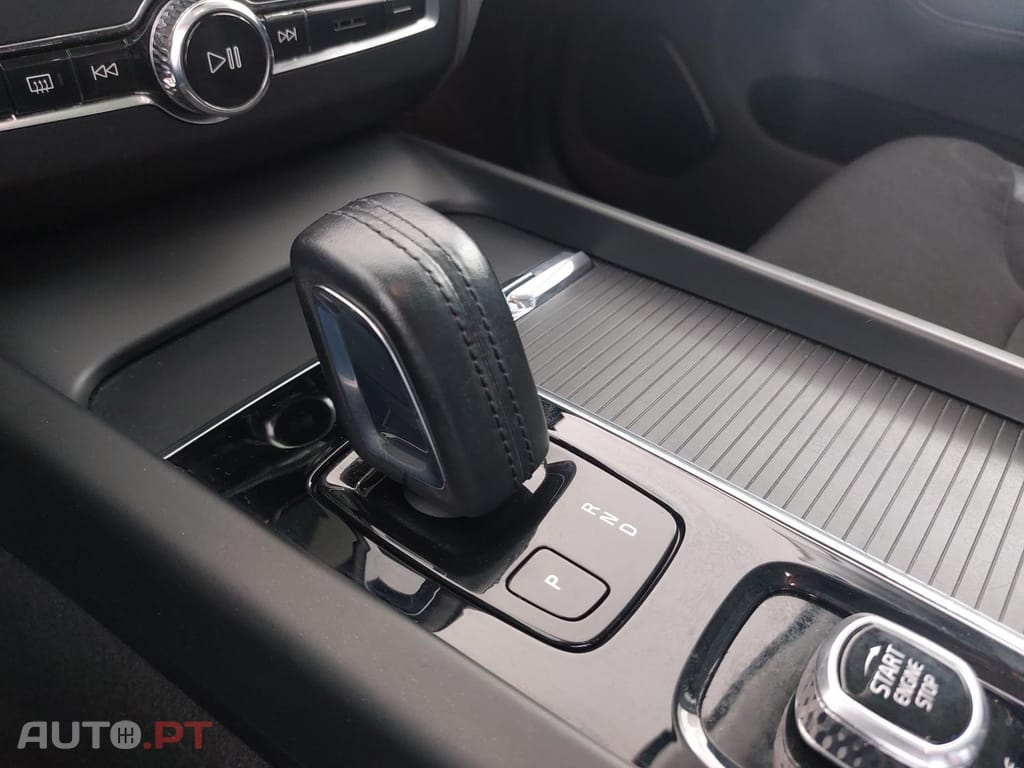 Volvo XC60 2.0 T8 PHEV Momentum AWD