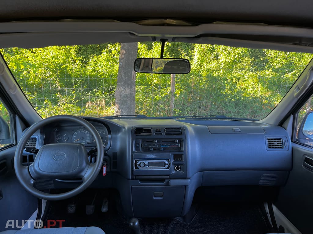 Toyota HiAce 9 Lugares