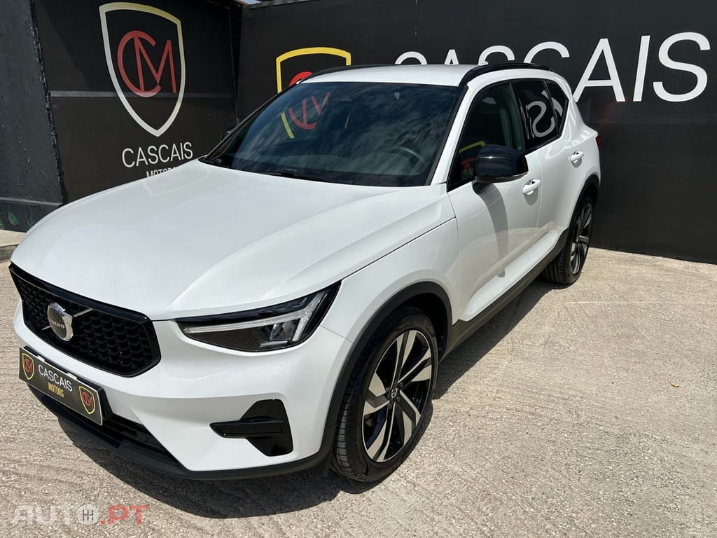 Volvo XC40 2.0 B3 Plus Dark