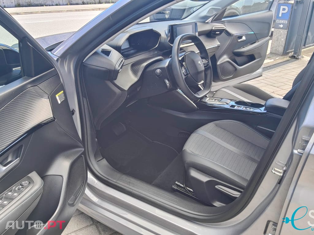 Peugeot E-208 Style