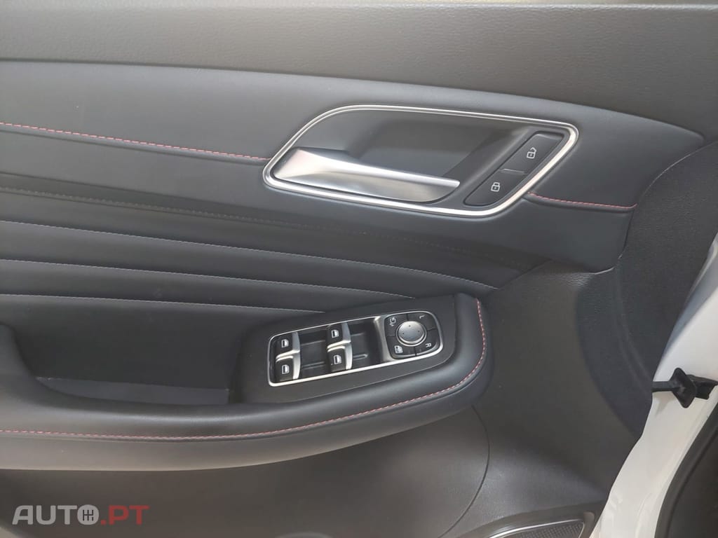 MG EHS PHEV Luxury