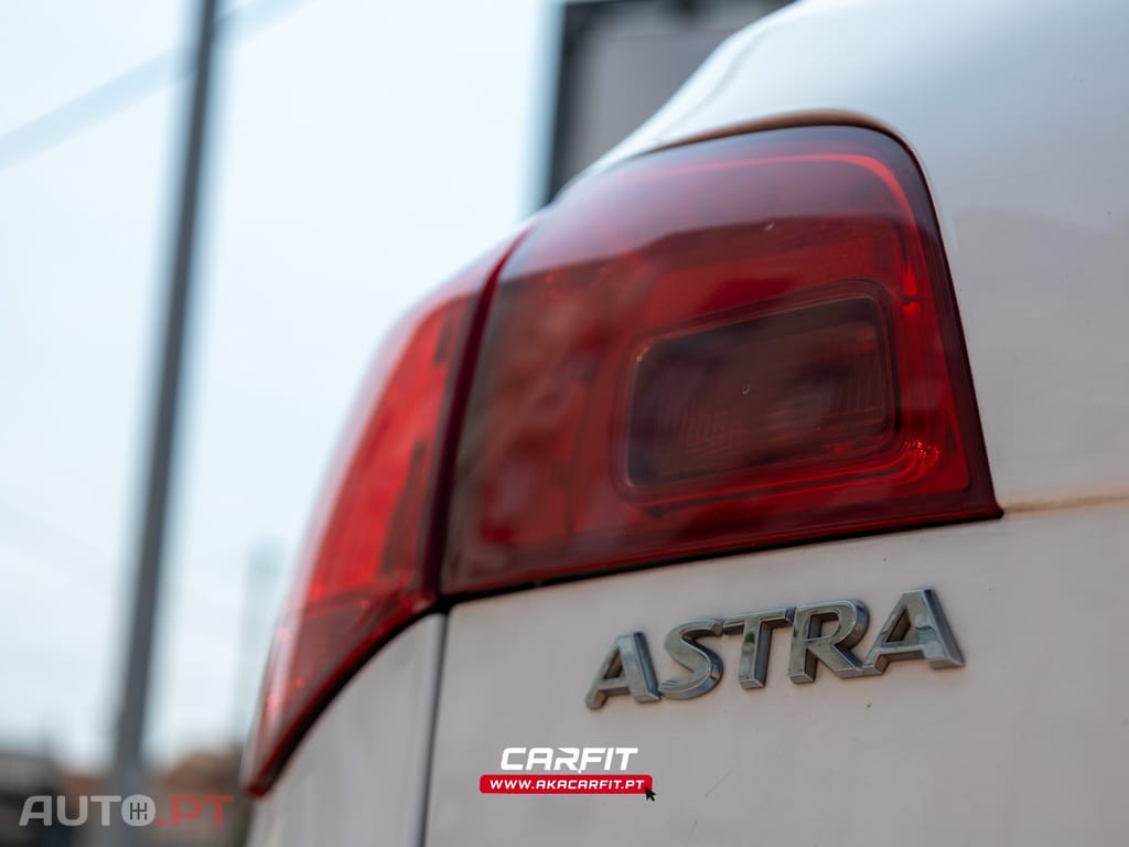 Opel Astra Outro