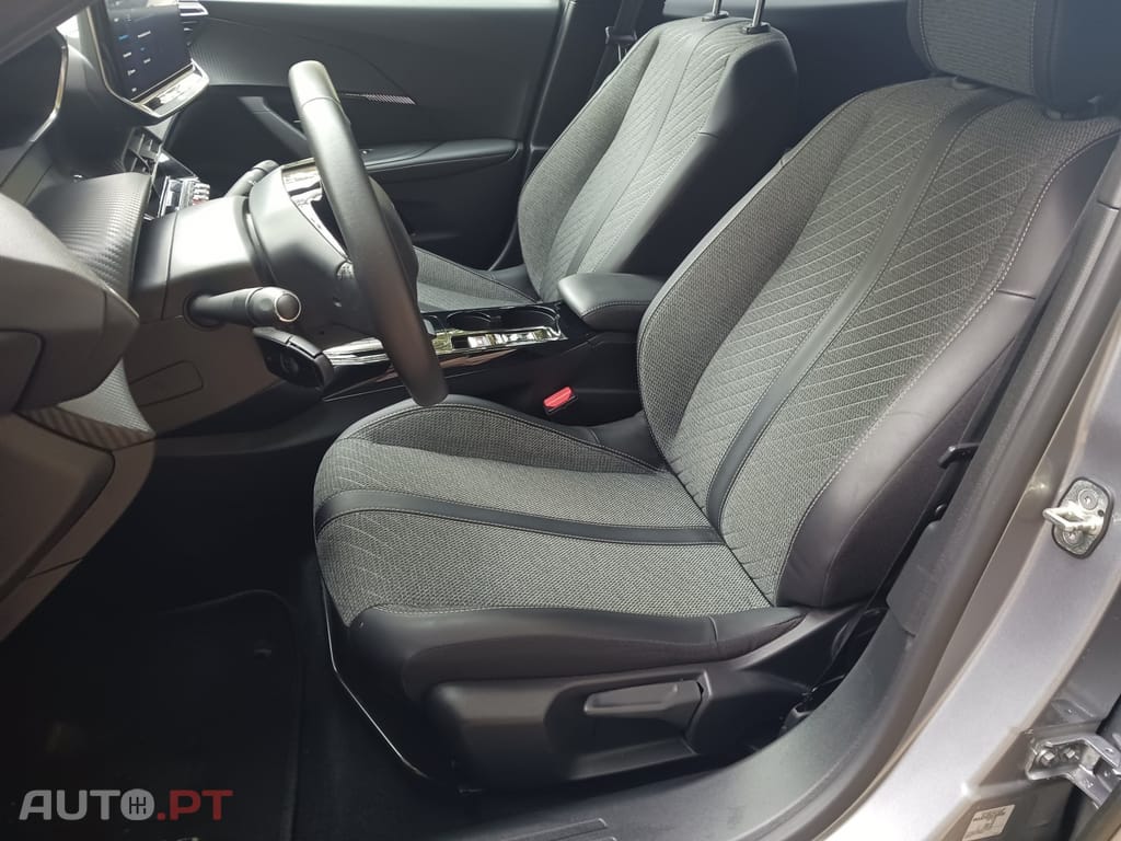 Peugeot E-2008 50 kWh Allure Pack