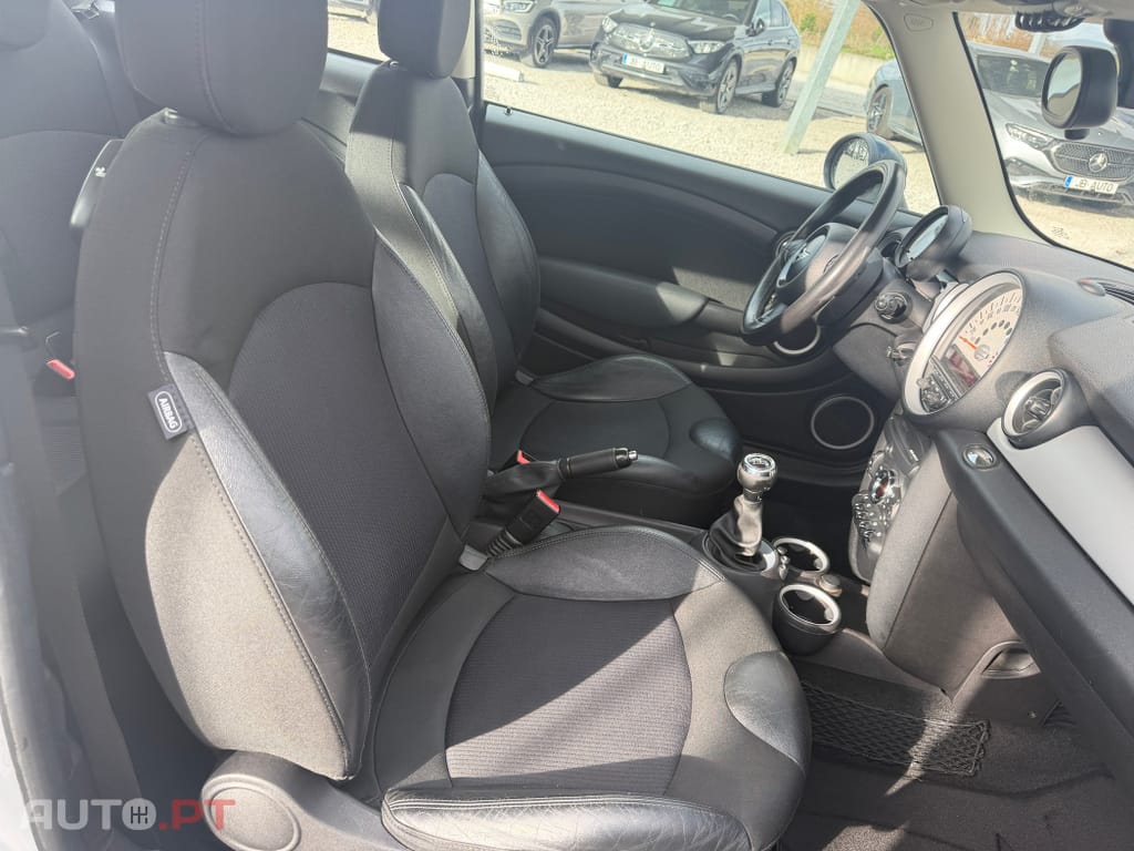 MINI Cooper Cooper D