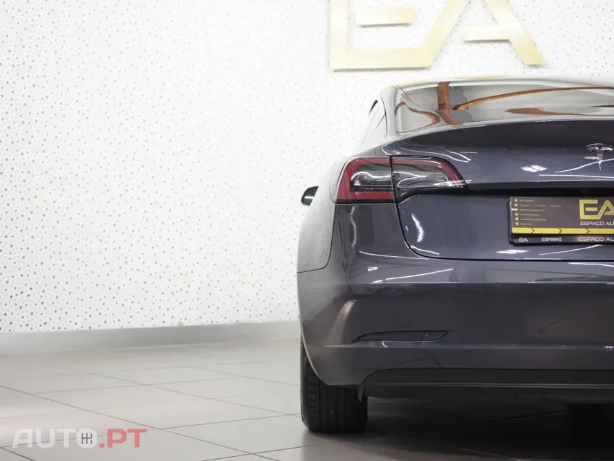 Tesla Model 3 Standard Range Plus RWD