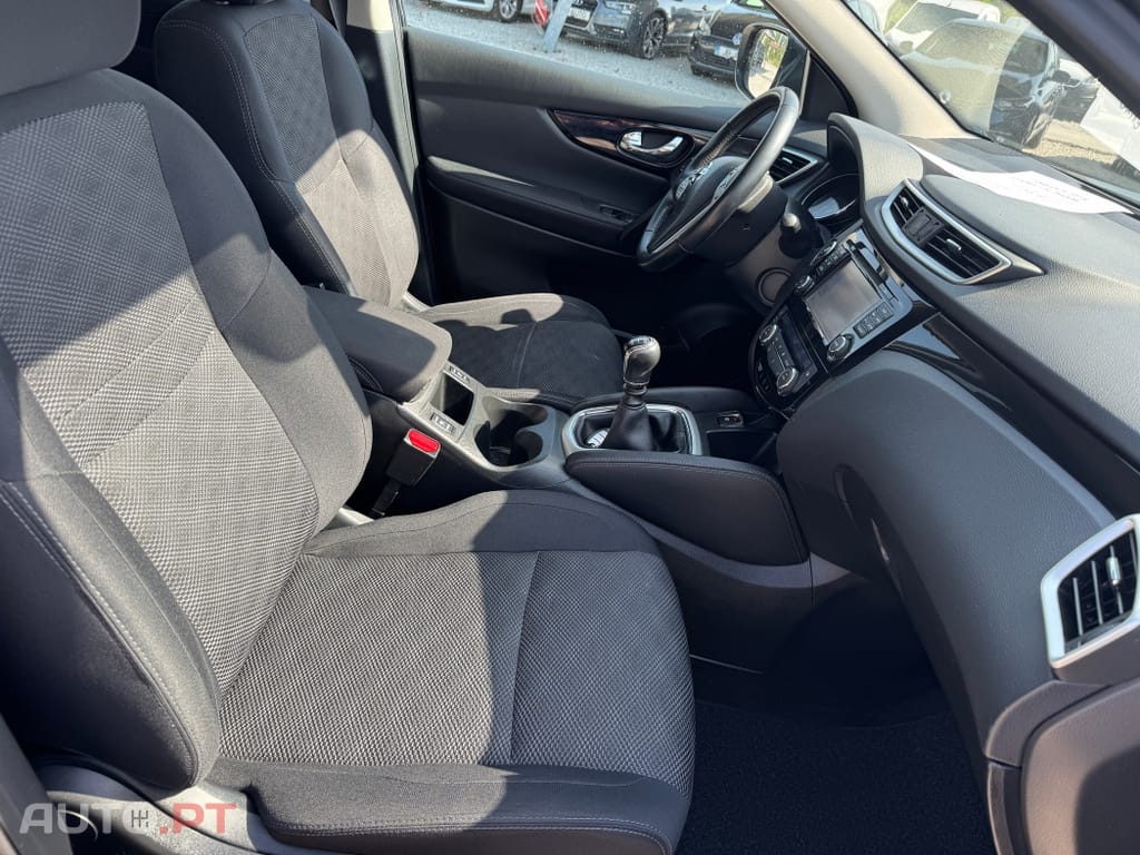 Nissan Qashqai 1.2 DIG-T N-Connecta 18