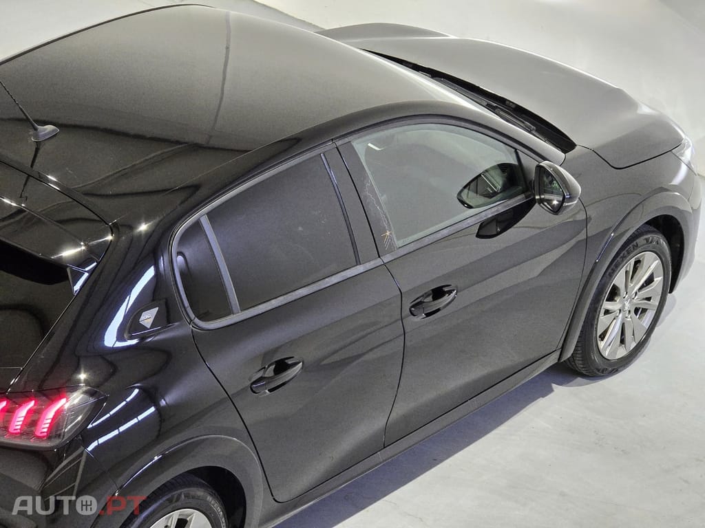 Peugeot E-208 50 kWh Allure Roadtrip