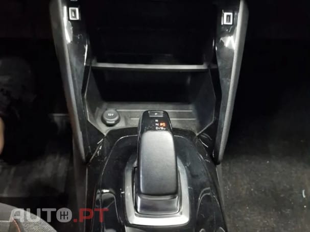 Peugeot E-2008 50 kWh Active Pack