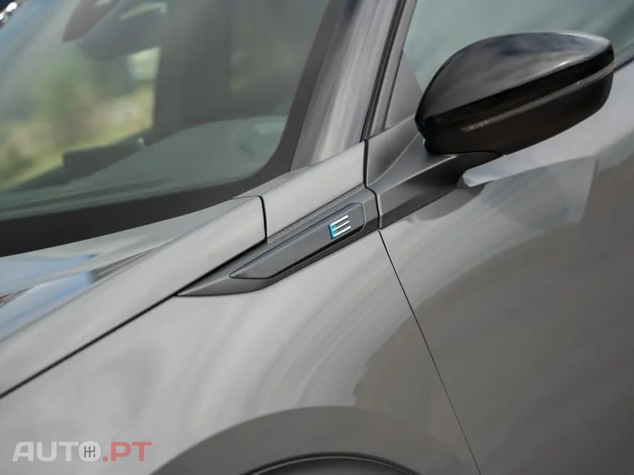 Peugeot E-2008 GT