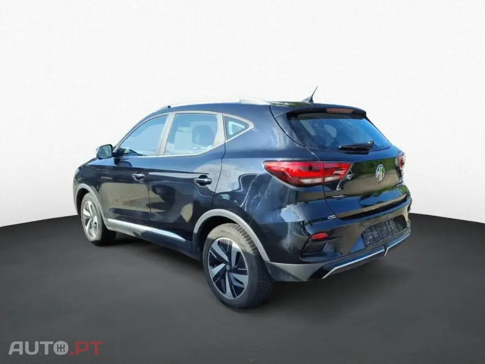 MG ZS Standard Luxury
