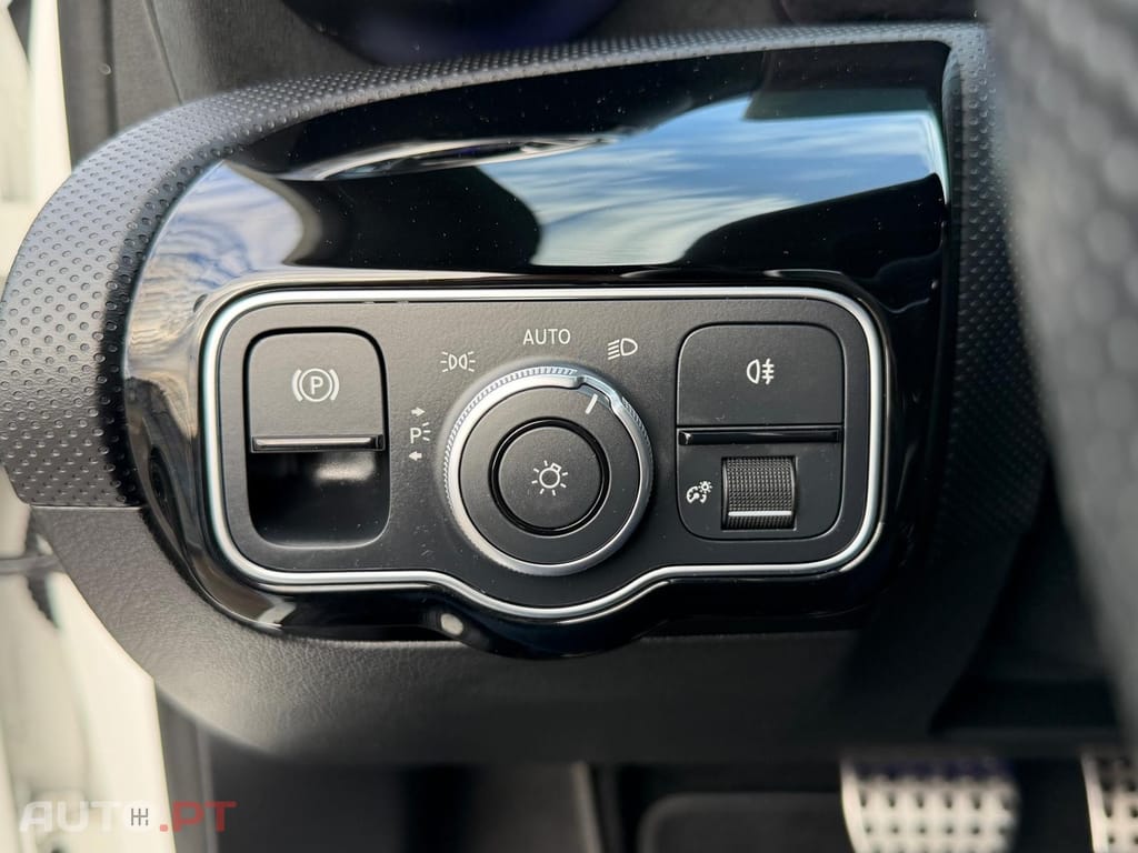 Mercedes-Benz A 250 e AMG Line