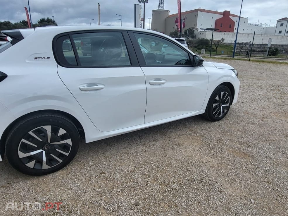 Peugeot E-208 50 kWh Style