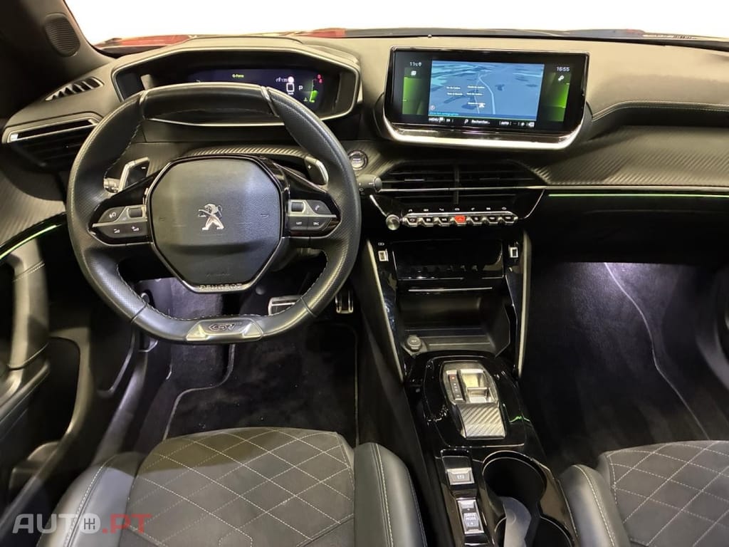 Peugeot 2008 1.2 PureTech GT EAT8