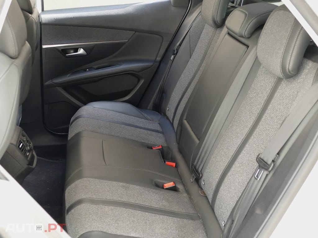 Peugeot 3008 1.6 Hybrid Allure e-EAT8