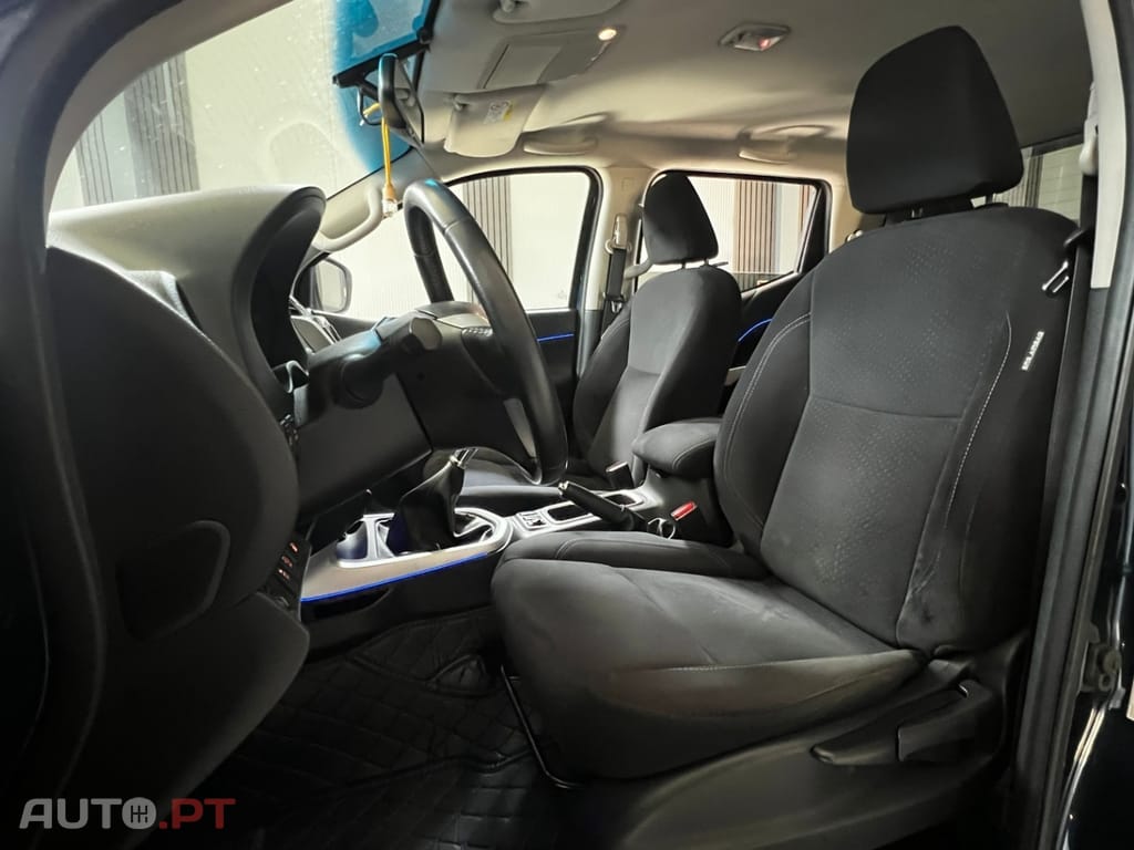 Nissan Navara 2.3 Cdi 4WD - Dupla Cabine