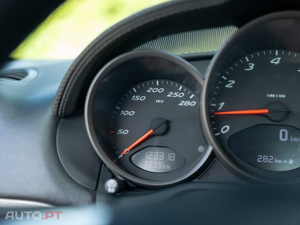 Porsche Cayman 2.7