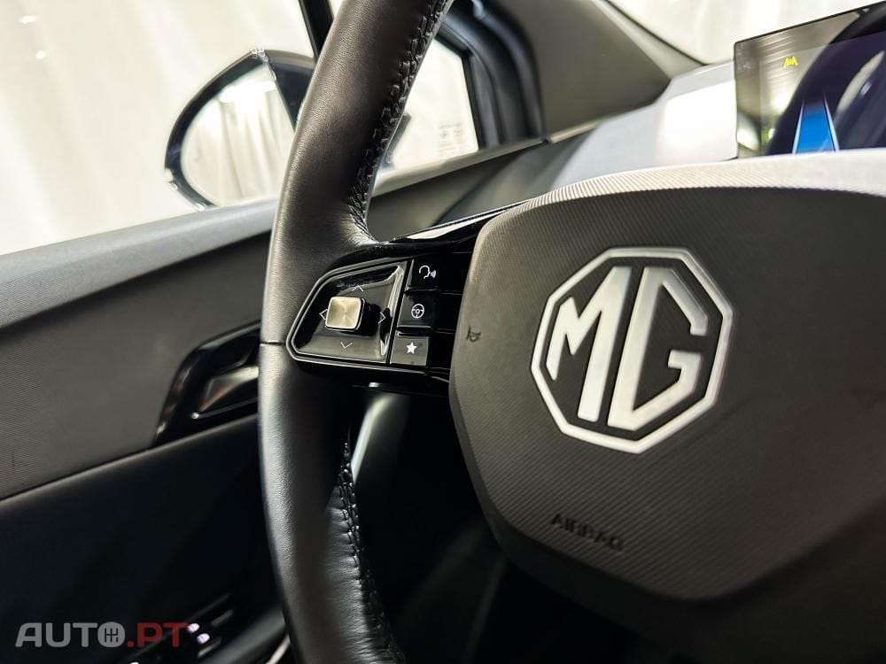 MG MG4 64 kWh Luxury