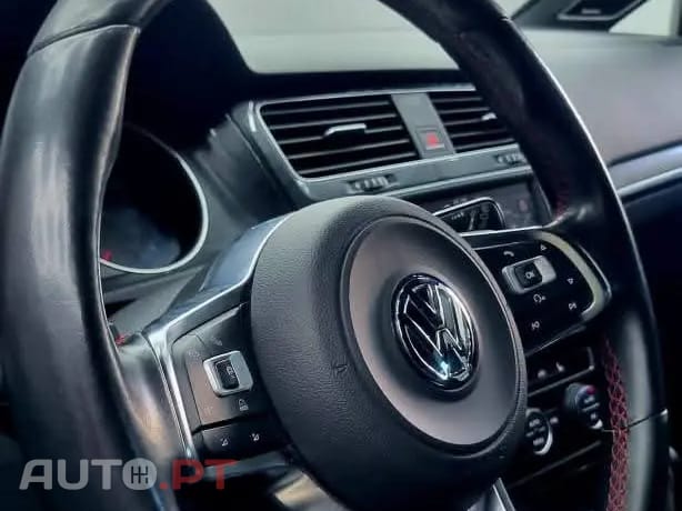 Volkswagen Golf VII GTI PERFORMANCE