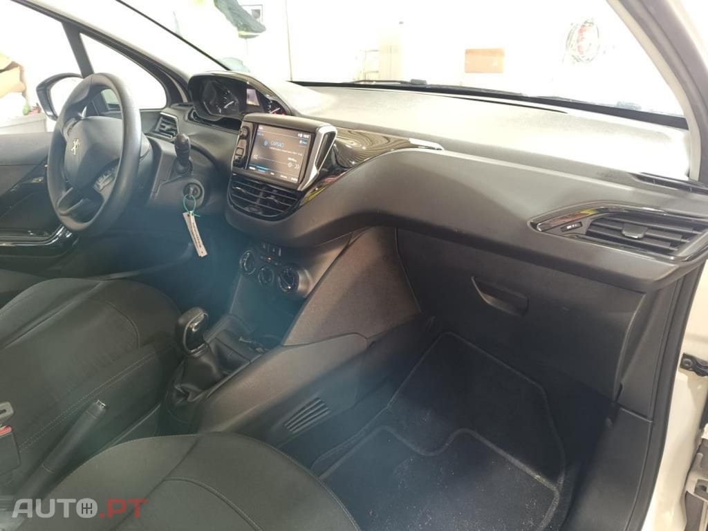 Peugeot 208 1.5 BlueHDi - IVA Dedutível