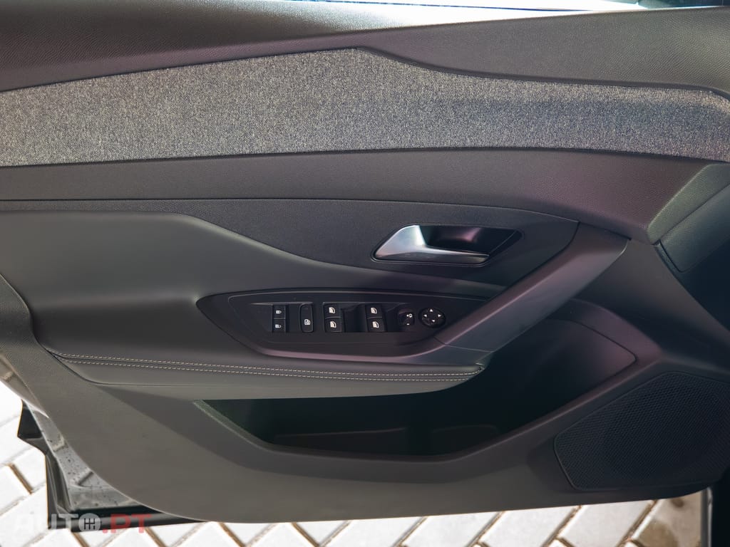 Peugeot 408 1.2 PureTech Allure EAT8
