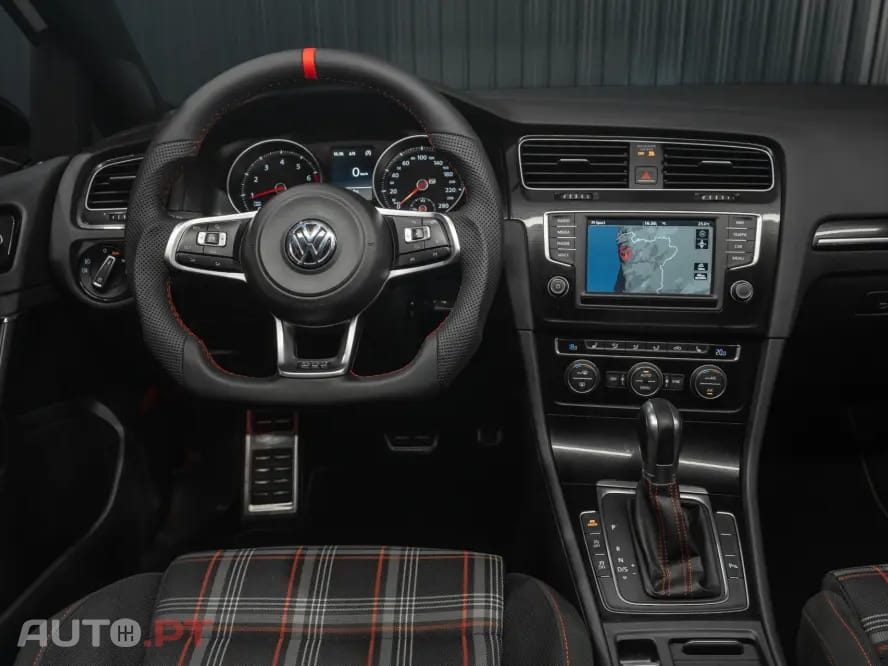 Volkswagen Golf GTI Performance BlueMotion DSG