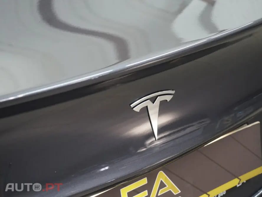 Tesla Model 3 Standard Range Plus RWD