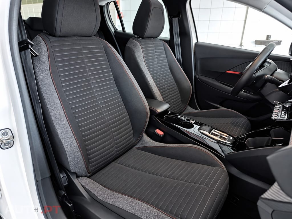 Peugeot E-208 50 kWh Active Pack